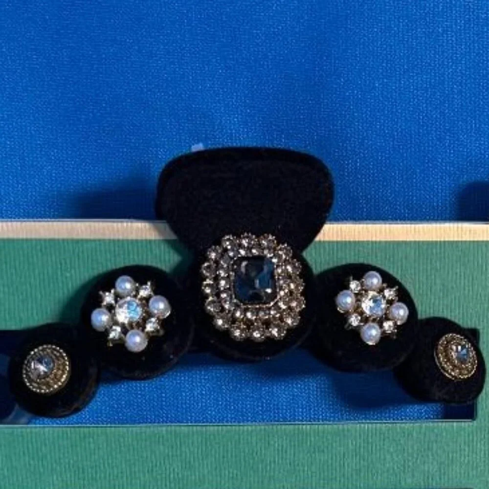 NEW GORGEOUS 2 PK GREEN & BLACK HAIR CLIPS W/ JEWEL / GEMSTONE PEARL TYPE BLING